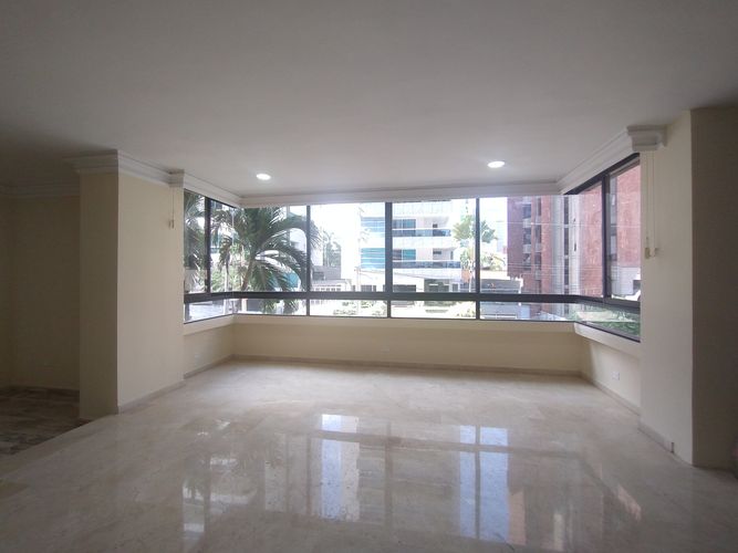 Apartamento de 3 alcobas en venta en Altos Del Prado, Barranquilla, 200 m² · foto 2 de 22