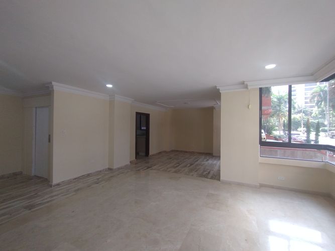 Apartamento de 3 alcobas en venta en Altos Del Prado, Barranquilla, 200 m² · foto 3 de 22