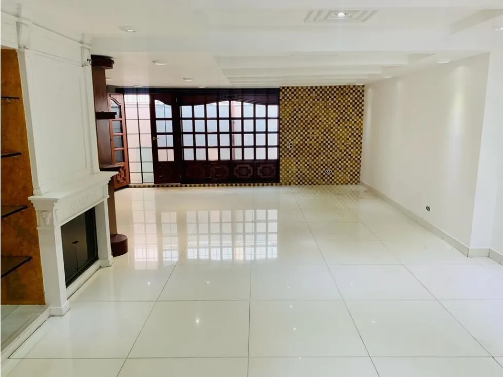 Casa en venta en Santa Ana Oriental, Bogotá · foto 2 de 8