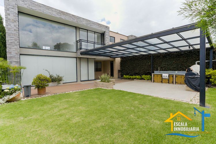 Casa de 3 alcobas en venta en Pueblo Viejo, Cota, 220 m² · foto 2 de 24