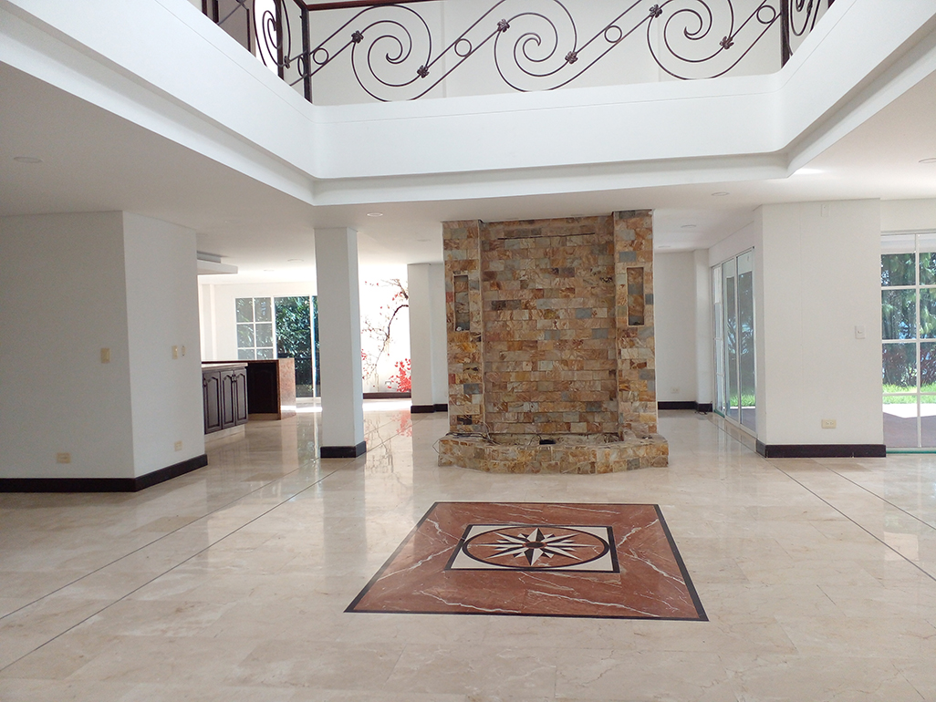 Casa en  Arriendo en Loma del Escobero, Envigado en Altos Del Escobero