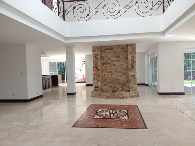 Casa de 4 alcobas en venta en Loma Del Escobero, Envigado, 500 m² · foto 4 de 20