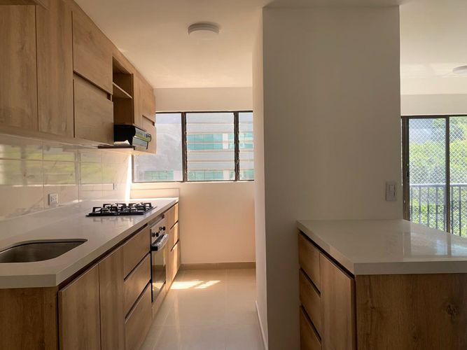 Apartamento de 3 alcobas en arriendo en Las Lomas, Medellín, 103 m² · foto 7 de 14
