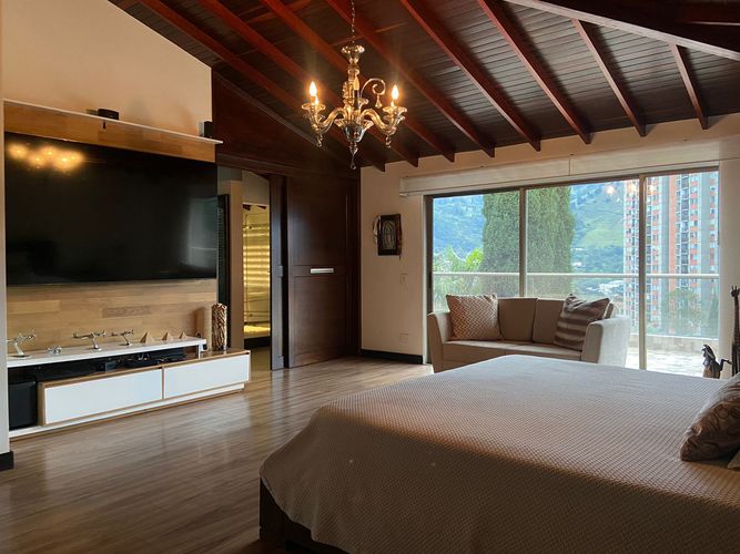 Casa de 3 alcobas en venta en Aves Maria, Sabaneta, 350 m² · foto 13 de 20