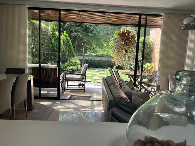 Casa de 3 alcobas en venta en Loma Del Chocho, Envigado, 192 m² · foto 2 de 9