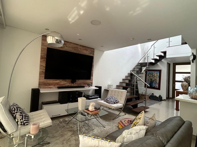 Casa de 3 alcobas en venta en Loma Del Chocho, Envigado, 192 m² · foto 4 de 9