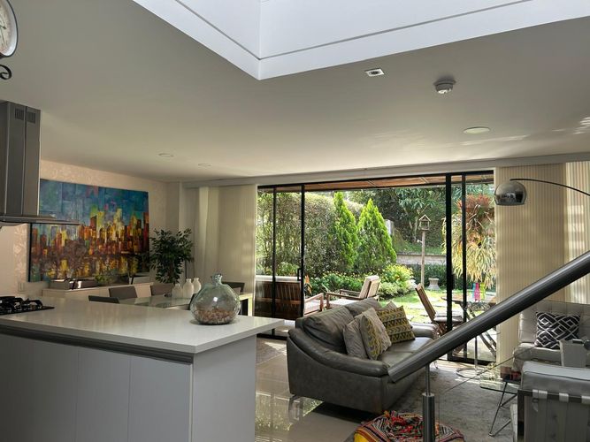 Casa de 3 alcobas en venta en Loma Del Chocho, Envigado, 192 m² · foto 5 de 9