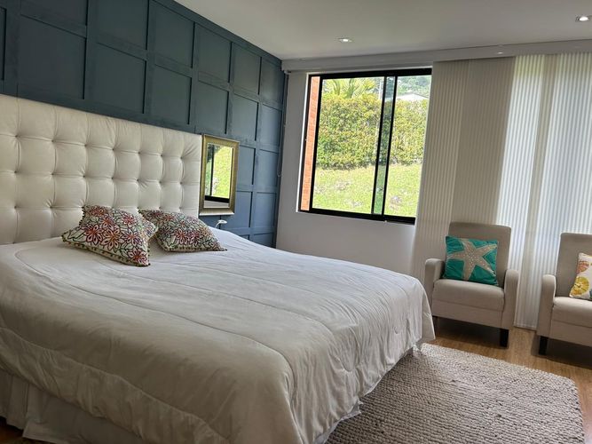Casa de 3 alcobas en venta en Loma Del Chocho, Envigado, 192 m² · foto 7 de 9