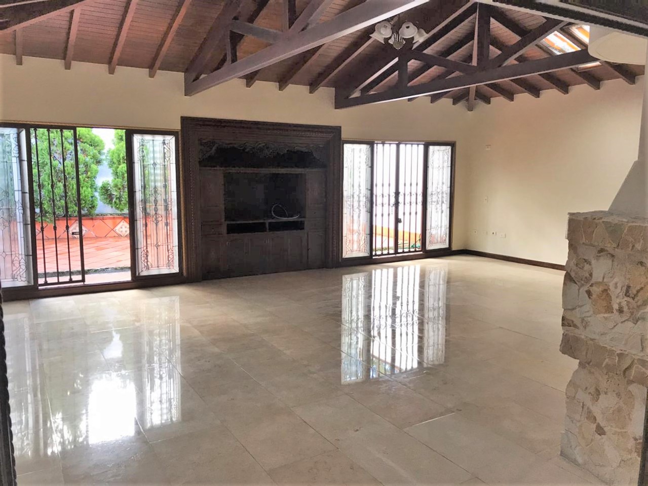 Casa en  Arriendo en Loma del Escobero, Envigado en Altos Del Escobero