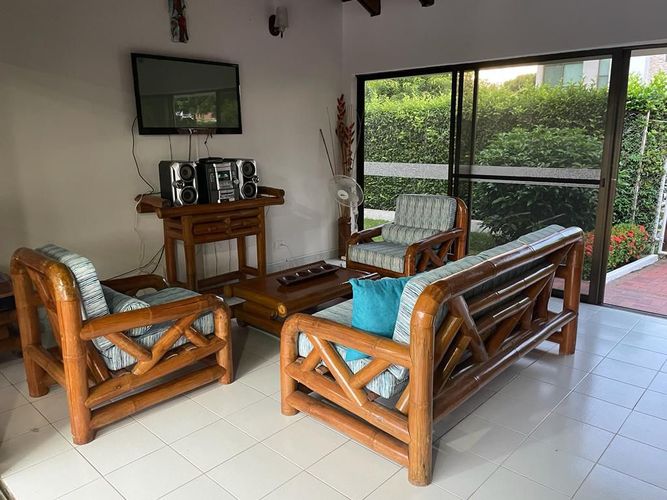 Casa de 5 alcobas en venta en Ricaurte, 350 m² · foto 5 de 14