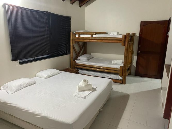 Casa de 5 alcobas en venta en Ricaurte, 350 m² · foto 10 de 14