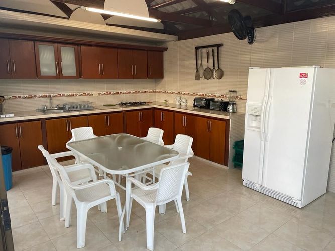 Casa de 5 alcobas en venta en Ricaurte, 350 m² · foto 12 de 14