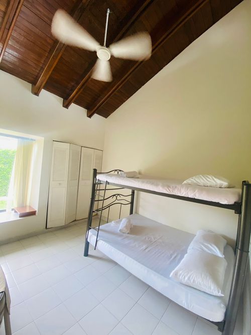 Casa de 5 alcobas en venta en Ricaurte, 350 m² · foto 13 de 14