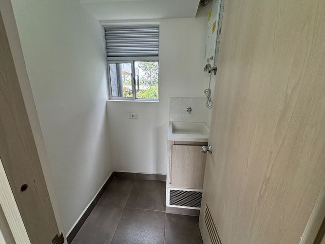 Apartamento de 2 alcobas en venta en La Estancia, Madrid, 52 m² · foto 6 de 11
