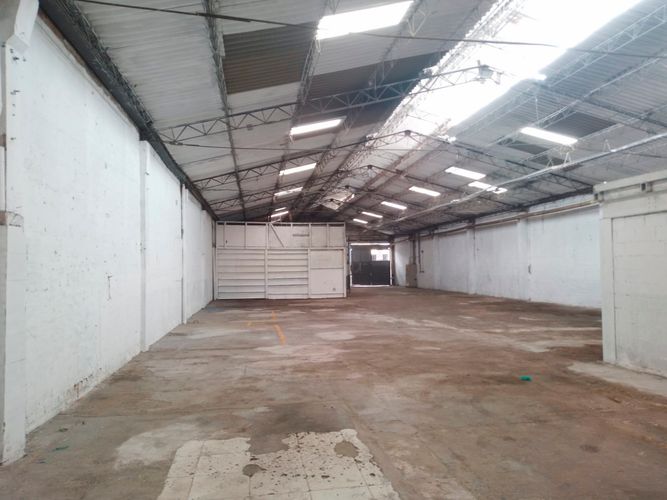 Bodega en arriendo en El Poblado, Medellín, 768 m² · foto 2 de 19