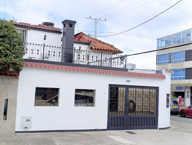 Casa de 4 alcobas en venta en Villa Luz, Bogotá, 350 m² · foto 2 de 24