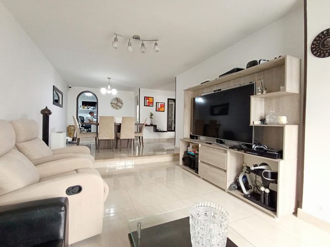 Casa de 4 alcobas en venta en Villa Luz, Bogotá, 350 m² · foto 5 de 24