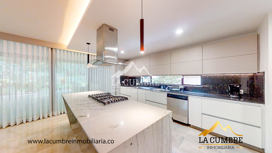 Casa de 3 alcobas en venta en San Lucas, Medellín, 352 m² · foto 4 de 20