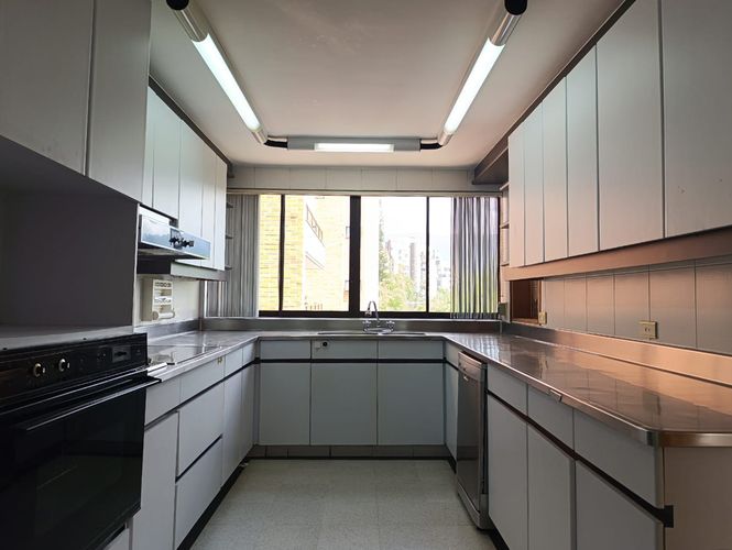 Apartamento de 3 alcobas en arriendo en Los Balsos, Medellín, 320 m² · foto 5 de 19