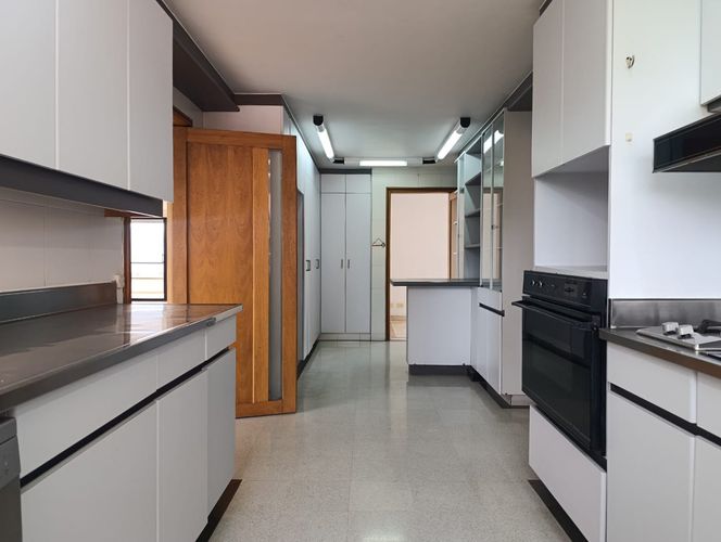 Apartamento de 3 alcobas en arriendo en Los Balsos, Medellín, 320 m² · foto 8 de 19