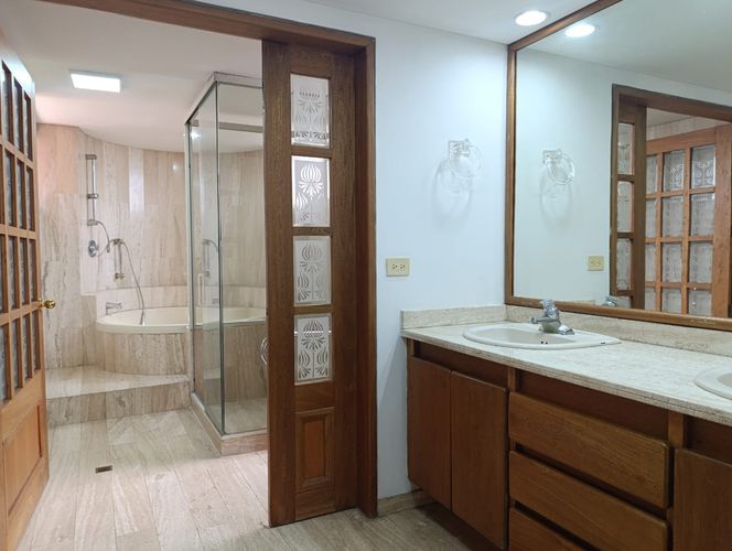 Apartamento de 3 alcobas en arriendo en Los Balsos, Medellín, 320 m² · foto 16 de 19