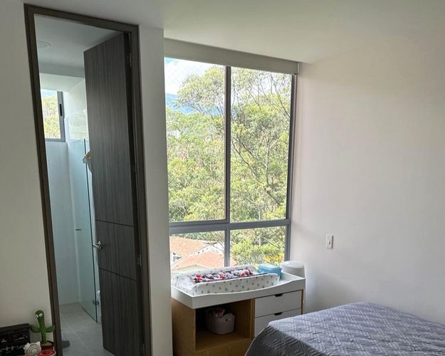 Apartamento de 3 alcobas en arriendo en Cumbres, Envigado, 140 m² · foto 4 de 12
