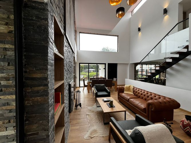 Casa de 3 alcobas en venta en Tribunas Corcega, Pereira, 1049 m² · foto 2 de 24