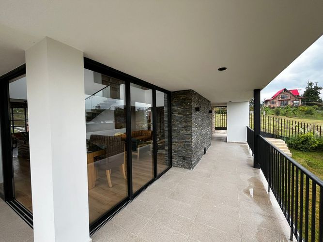 Casa de 3 alcobas en venta en Tribunas Corcega, Pereira, 1049 m² · foto 13 de 24
