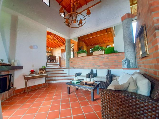 Casa de 3 alcobas en venta en Guarne, 240 m² · foto 2 de 13