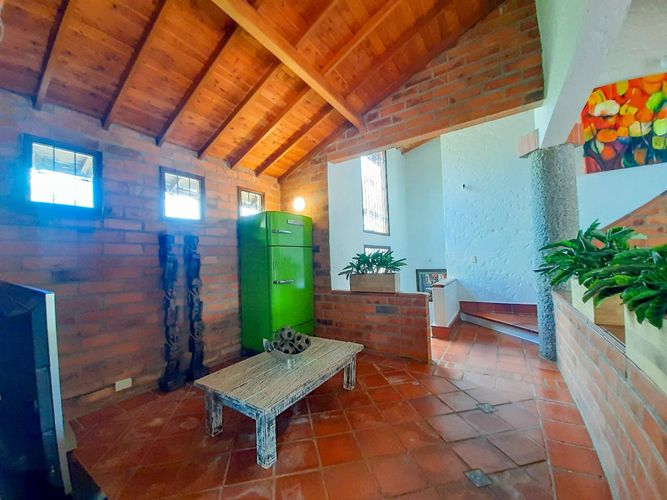 Casa de 3 alcobas en venta en Guarne, 240 m² · foto 3 de 13