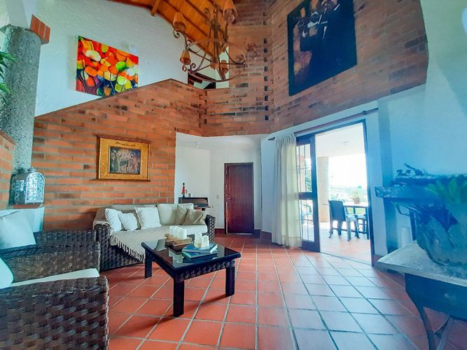 Casa de 3 alcobas en venta en Guarne, 240 m² · foto 4 de 13