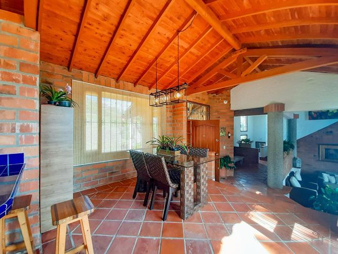 Casa de 3 alcobas en venta en Guarne, 240 m² · foto 6 de 13