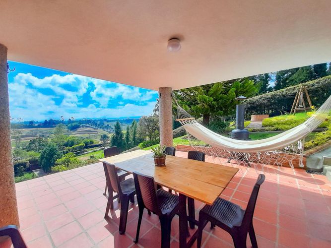 Casa de 3 alcobas en venta en Guarne, 240 m² · foto 10 de 13