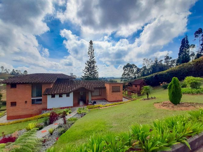 Casa de 3 alcobas en venta en Guarne, 240 m² · foto 13 de 13