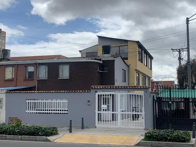 Casa en venta en Normandia Occidental, Bogotá · foto 3 de 16