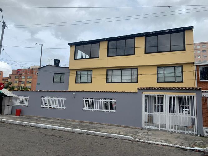 Casa en venta en Normandia Occidental, Bogotá · foto 2 de 16