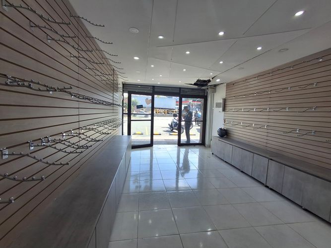 Local en arriendo en Cristo Rey, Medellín, 262 m² · foto 3 de 15