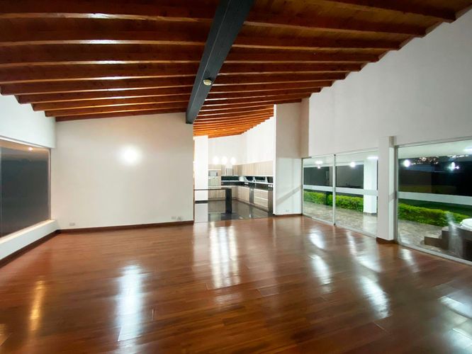 Casa de 4 alcobas en venta en El Porvenir, Rionegro, 350 m² · foto 2 de 13