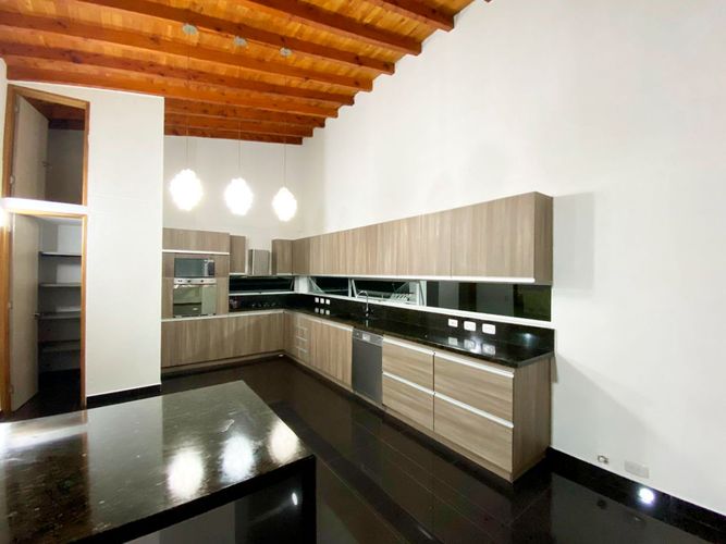Casa de 4 alcobas en venta en El Porvenir, Rionegro, 350 m² · foto 4 de 13