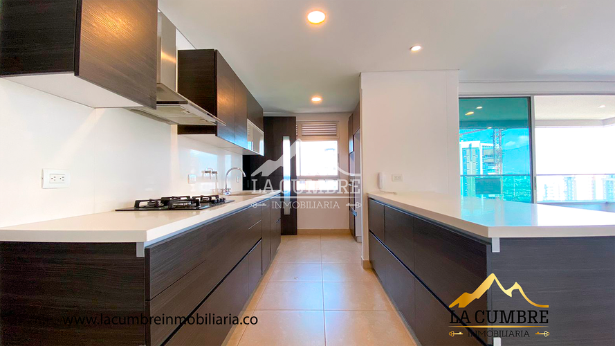 Apartamento de 3 alcobas en arriendo en Castropol, Medellín, 146 m² · foto 4 de 16