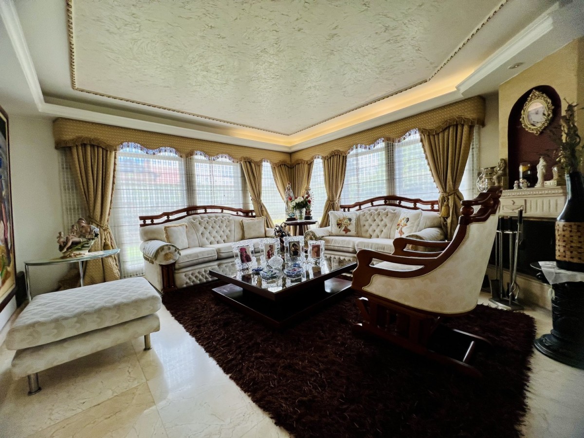 Casa en venta en San Jose De Bavaria, Bogotá · foto 2 de 24
