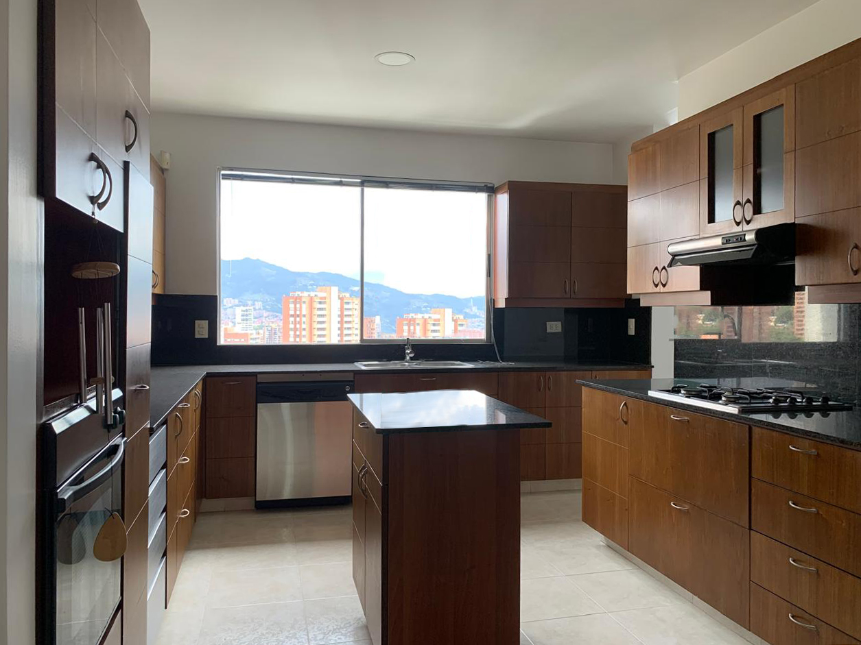 Apartamento en arriendo en El Poblado, Medellín · foto 8 de 19