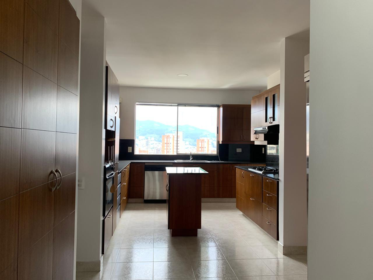 Apartamento en arriendo en El Poblado, Medellín · foto 9 de 19
