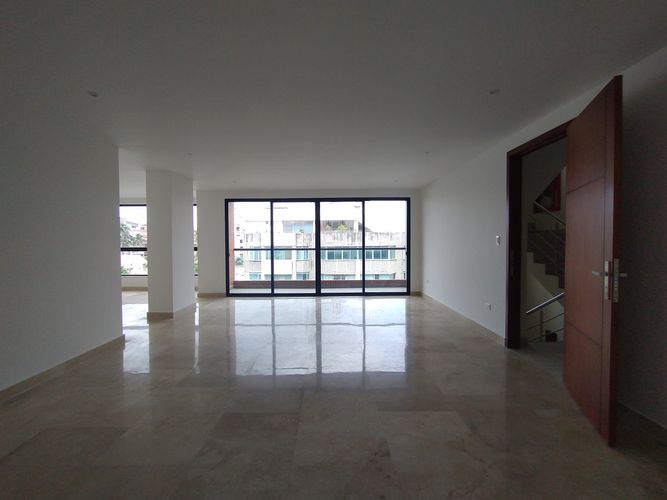 $960.000.000 en Conjunto Residencial El Encanto
