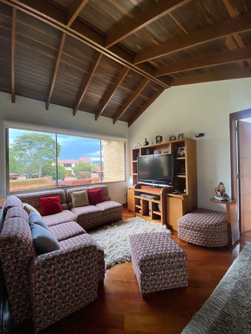 Casa de 5 alcobas en venta en San Simón, Bogotá, 300 m² · foto 15 de 21