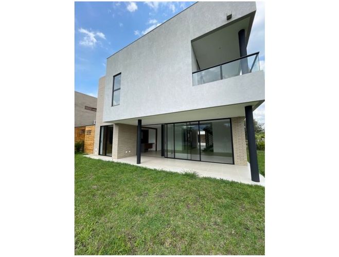 Casa de 3 alcobas en venta en Pance, Cali, 302 m² · foto 2 de 9