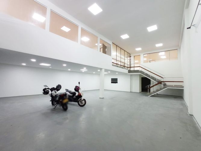 Local en arriendo en El Poblado, Medellín, 362 m² · foto 2 de 13