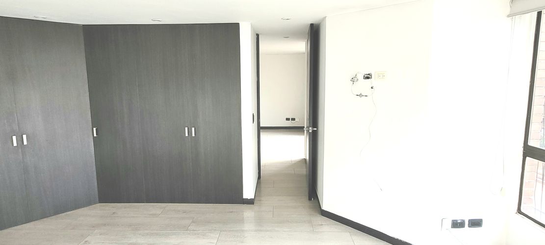 Apartamento de 1 alcoba en venta en El Virrey, Bogotá, 52 m² · foto 9 de 20