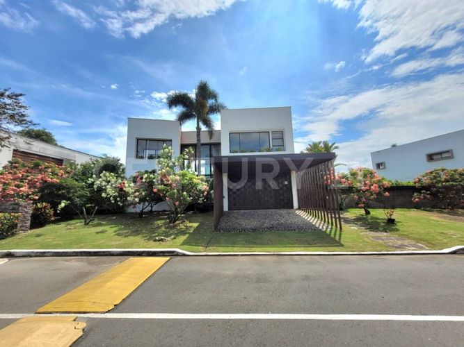 Casa de 4 alcobas en venta en Condominio Aguas Calientes, Cali, 358 m² · foto 2 de 24