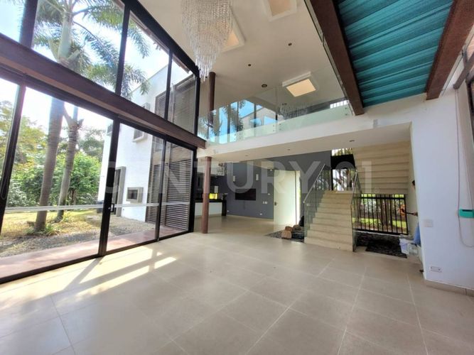 Casa de 4 alcobas en venta en Condominio Aguas Calientes, Cali, 358 m² · foto 3 de 24